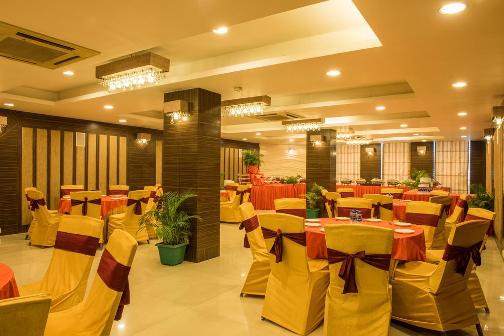 The Red Maple Mashal Indore Esterno foto